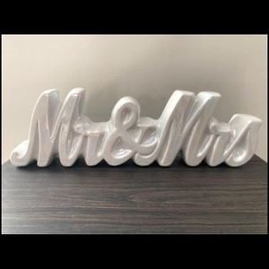 Mr&Mrs white iridescent ceramic object